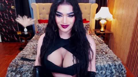 Snapshot of alurajhenson chatting on February 6, 10:15 am Alura Jhenson online show from February 6, 10:15 am