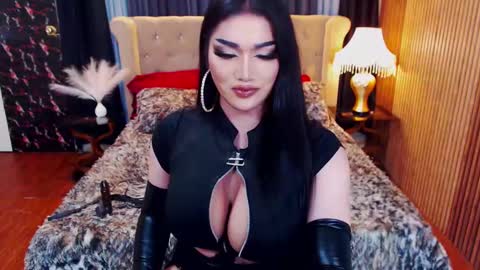 Snapshot of alurajhenson chatting on February 9, 9:47 am Alura Jhenson online show from February 9, 9:47 am