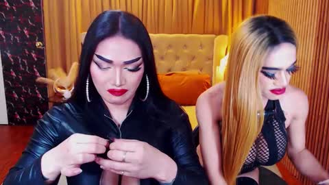 Snapshot of alurajhenson chatting on October 3, 10:12 am Alura Jhenson online show from October 3, 10:12 am