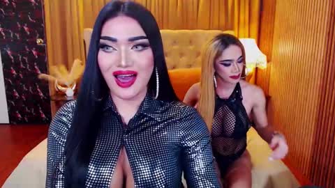 Snapshot of alurajhenson chatting on October 5, 10:24 am Alura Jhenson online show from October 5, 10:24 am