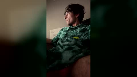 alvarocordova1998 online show from May 8, 1:22 am