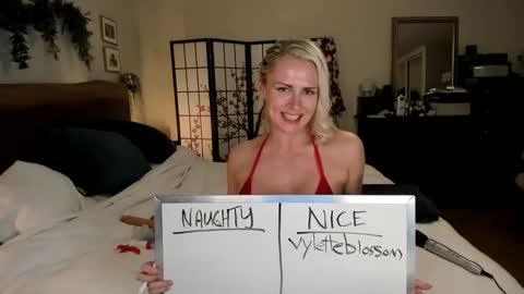 Snapshot of alwaysaffirming chatting on December 20, 11:58 pm AlwaysAffirming online show from December 20, 11:58 pm