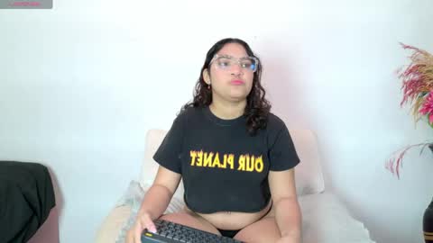 aly_n_sebas online show from April 7, 3:40 am