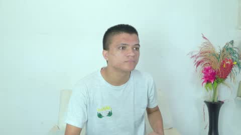 aly_n_sebas online show from April 24, 2:36 am