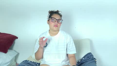 aly_n_sebas online show from May 7, 10:59 pm