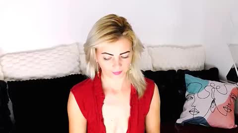 Snapshot of alyblonde chatting on November 11, 2:28 pm aly online show from November 11, 2:28 pm