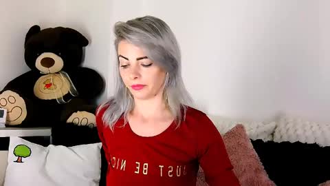 Snapshot of alyblonde chatting on April 1, 11:00 am aly online show from April 1, 11:00 am