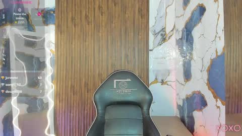 Snapshot of alyce_tay1 chatting on April 1, 11:55 am ALYCE online show from April 1, 11:55 am