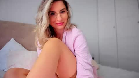 alymiss online show from April 27, 8:12 am