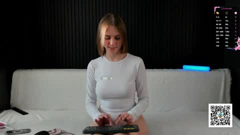 Snapshot of alyona_24 chatting on January 20, 1:32 pm Alena online show from January 20, 1:32 pm