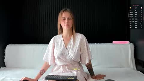 Snapshot of alyona_24 chatting on September 21, 12:29 pm Alena online show from September 21, 12:29 pm