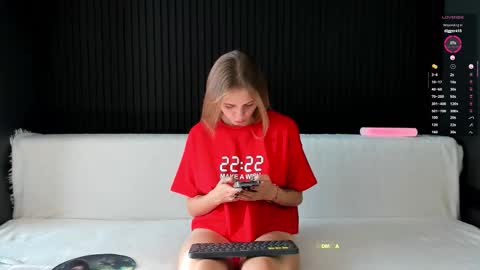 Snapshot of alyona_24 chatting on September 22, 12:40 pm Alena online show from September 22, 12:40 pm