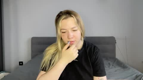 Snapshot of alyrasun chatting on March 23, 6:06 am Al online show from March 23, 6:06 am