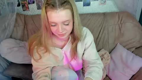 Snapshot of alysameow chatting on May 27, 10:23 am Alysa 7GMT online show from May 27, 10:23 am