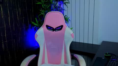 Alyse online show from October 11, 6:50 pm