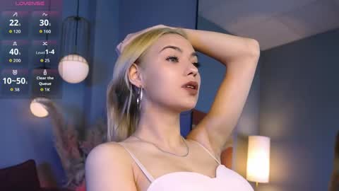 Alysia online show from May 3, 11:22 pm