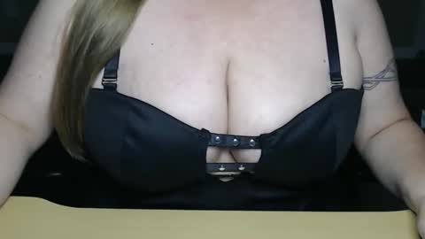 Snapshot of alyss_skye28 chatting on September 22, 1:18 am Alyss Skye online show from September 22, 1:18 am