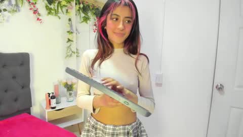 Snapshot of alyssa_joness chatting on February 17, 8:52 am alyssa_joness online show from February 17, 8:52 am