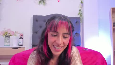 Snapshot of alyssa_joness chatting on March 4, 9:51 am alyssa_joness online show from March 4, 9:51 am