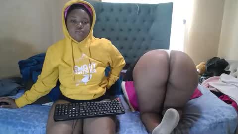 alyssabrownx online show from May 7, 9:25 am