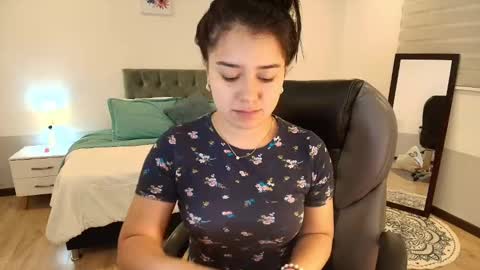 Snapshot of alyssia_wolds_1 chatting on February 6, 12:26 pm alyssia wolds online show from February 6, 12:26 pm