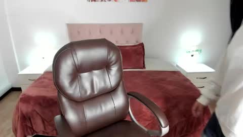 Snapshot of alyssia_wolds_1 chatting on February 7, 12:17 pm alyssia wolds online show from February 7, 12:17 pm