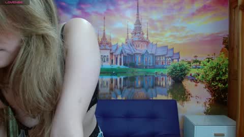 Snapshot of alyy_cute chatting on December 3, 2:16 pm Alyy online show from December 3, 2:16 pm