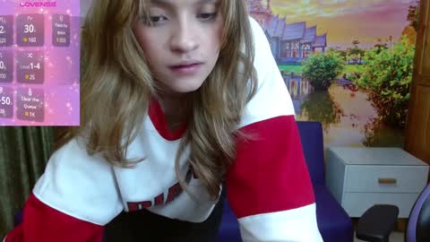 Snapshot of alyy_cute chatting on December 7, 1:18 pm Alyy online show from December 7, 1:18 pm