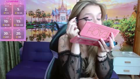 Snapshot of alyy_cute chatting on December 9, 2:17 pm Alyy online show from December 9, 2:17 pm