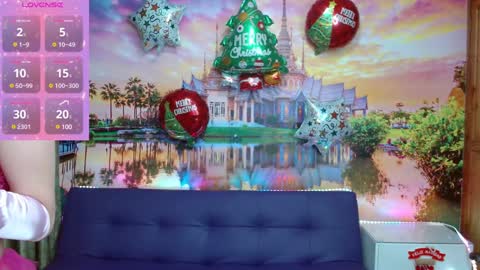 Snapshot of alyy_cute chatting on December 13, 2:27 pm Alyy online show from December 13, 2:27 pm