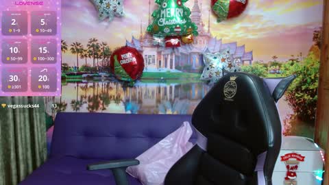 Snapshot of alyy_cute chatting on December 15, 2:16 pm Alyy online show from December 15, 2:16 pm