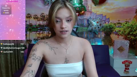 Snapshot of alyy_cute chatting on December 20, 9:06 pm Alyy online show from December 20, 9:06 pm