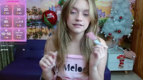 Snapshot of alyy_cute chatting on December 28, 2:10 pm Alyy online show from December 28, 2:10 pm