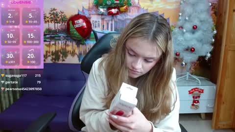 Snapshot of alyy_cute chatting on December 28, 5:35 pm Alyy online show from December 28, 5:35 pm