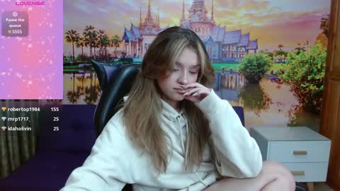 Snapshot of alyy_cute chatting on January 3, 5:10 pm Alyy online show from January 3, 5:10 pm