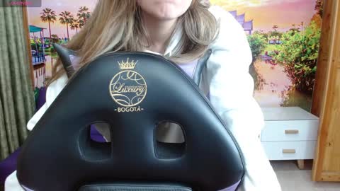 Snapshot of alyy_cute chatting on January 7, 2:08 pm Alyy online show from January 7, 2:08 pm