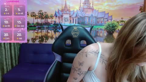 Snapshot of alyy_cute chatting on January 8, 2:14 pm Alyy online show from January 8, 2:14 pm