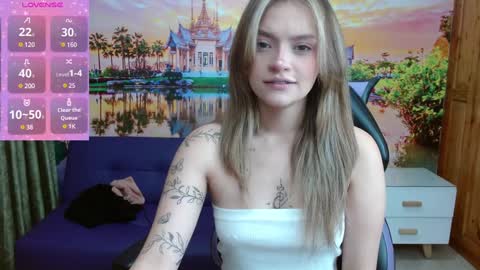 Snapshot of alyy_cute chatting on January 15, 2:13 pm Alyy online show from January 15, 2:13 pm