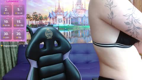 Snapshot of alyy_cute chatting on February 7, 2:15 pm Alyy online show from February 7, 2:15 pm
