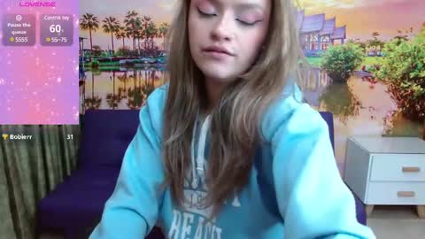Snapshot of alyy_cute chatting on February 20, 5:18 pm Alyy online show from February 20, 5:18 pm