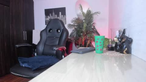 anny online show from April 28, 2:21 am