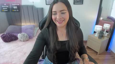 Hi Im AmaiaHelp me reach 100 likes online show from November 14, 7:34 pm