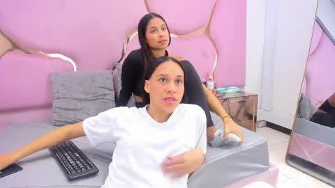 Amia y Sofia online show from October 19, 7:47 pm