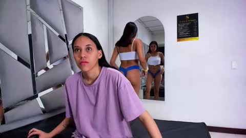 Amia y Sofia online show from October 27, 8:35 pm