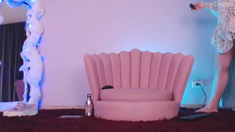 Snapshot of amaisinclair chatting on October 18, 6:05 am Amai  Sinclair  online show from October 18, 6:05 am