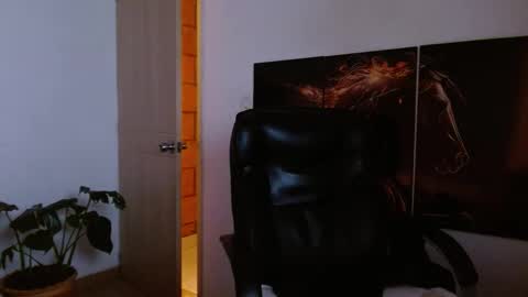 Snapshot of amalia_brunette chatting on March 16, 8:02 pm AMALIA online show from March 16, 8:02 pm