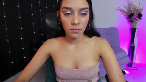 Amalia cruss online show from January 18, 1:30 am