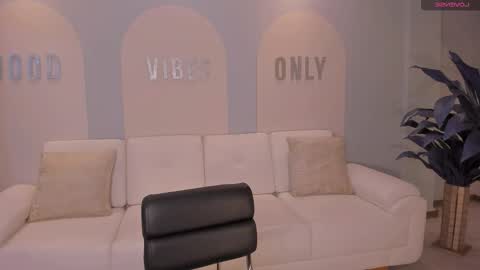 Amalia cruss online show from November 13, 7:57 pm