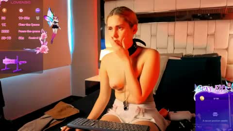 Ameliamartinez77 online show from May 4, 2:35 pm