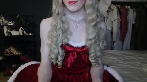 Snapshot of amaliecd chatting on December 19, 10:32 pm Amalie online show from December 19, 10:32 pm